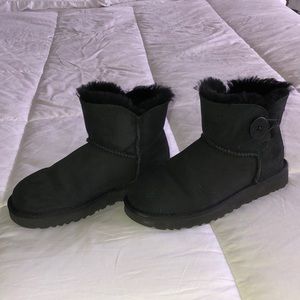 UGG Mini Ballie Button II